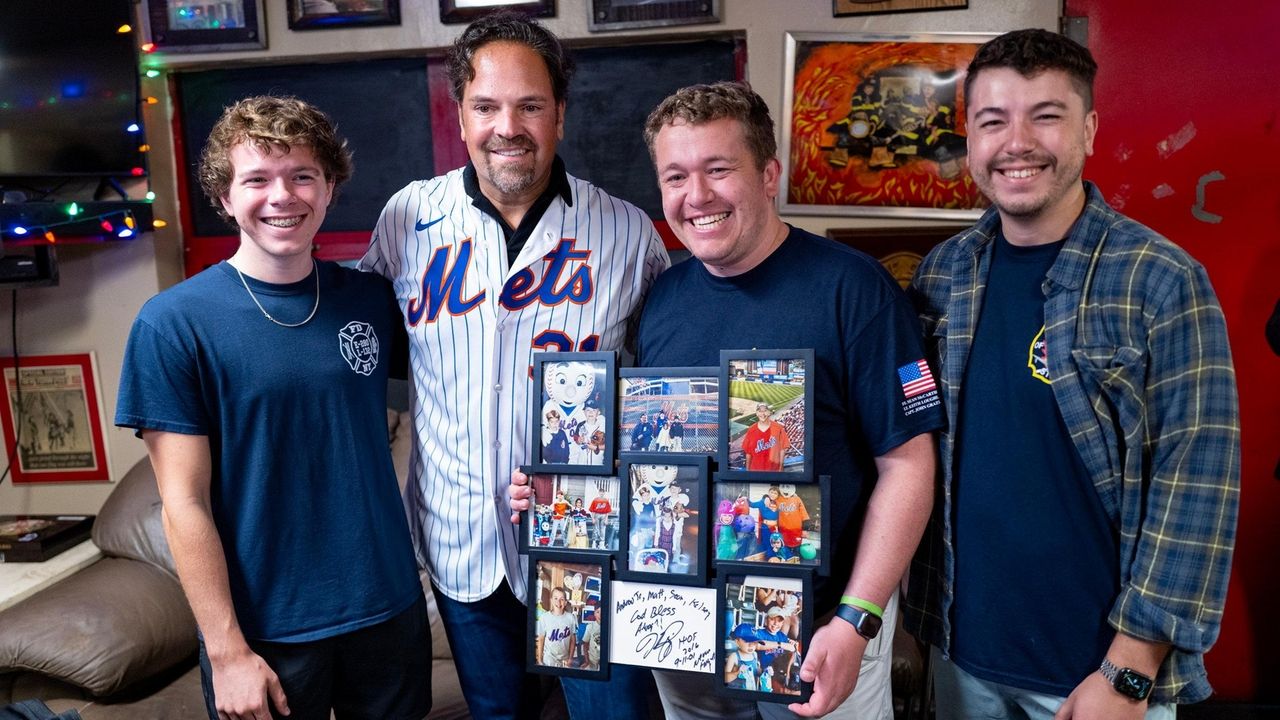 Mike Piazza honors fallen 9/11 firefighters, gives thoughts on current Mets  team and beyond - Newsday