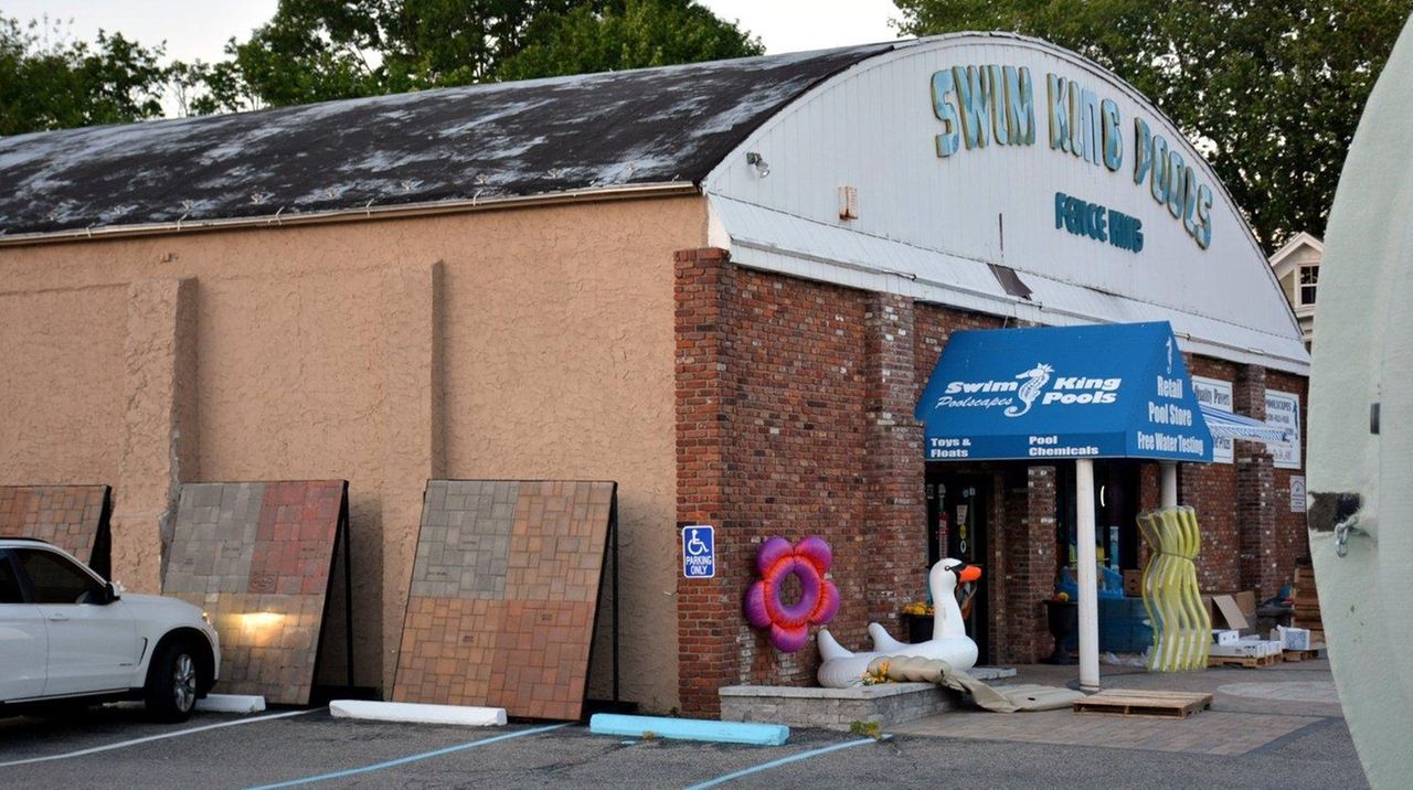 Man killed by forklift in Rocky Point workplace, cops say Newsday