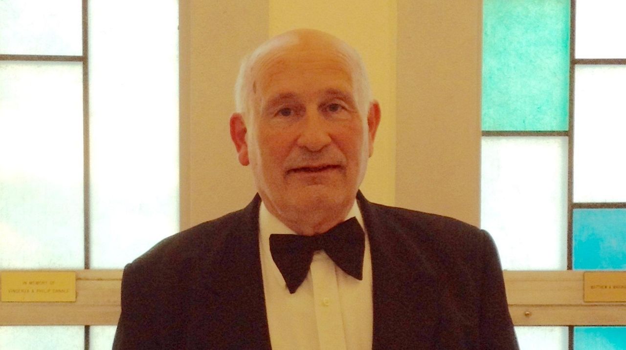 Russell Brand, Lindenhurst resident and longtime organist, dies at 68