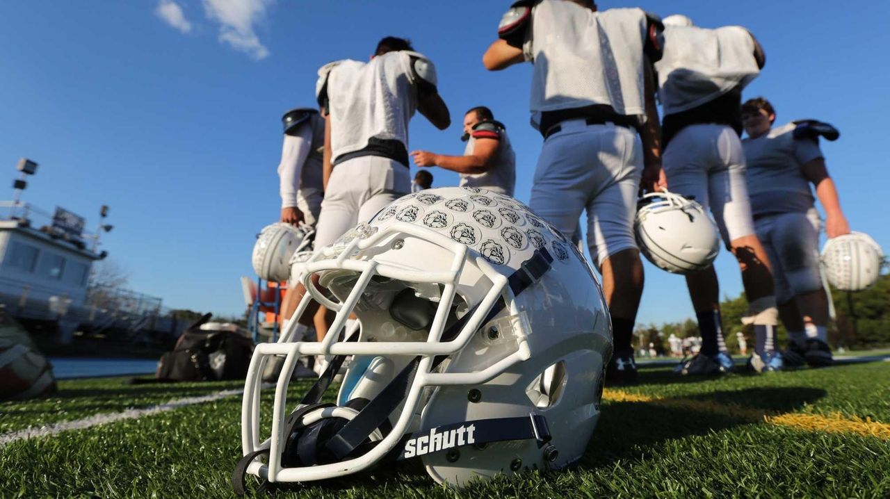 New study finds differences in concussion risk between football helmets, Virginia Tech News