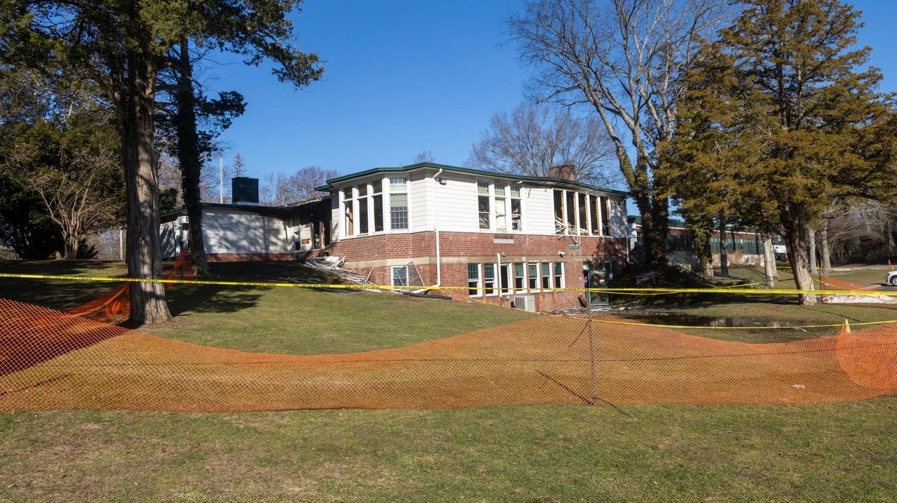 West Side School in Laurel Hollow reopens, one month after fire