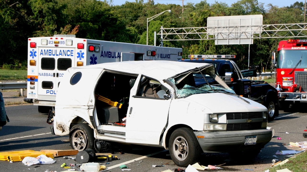 3vehicle accident shuts eastbound Sunrise Highway Newsday