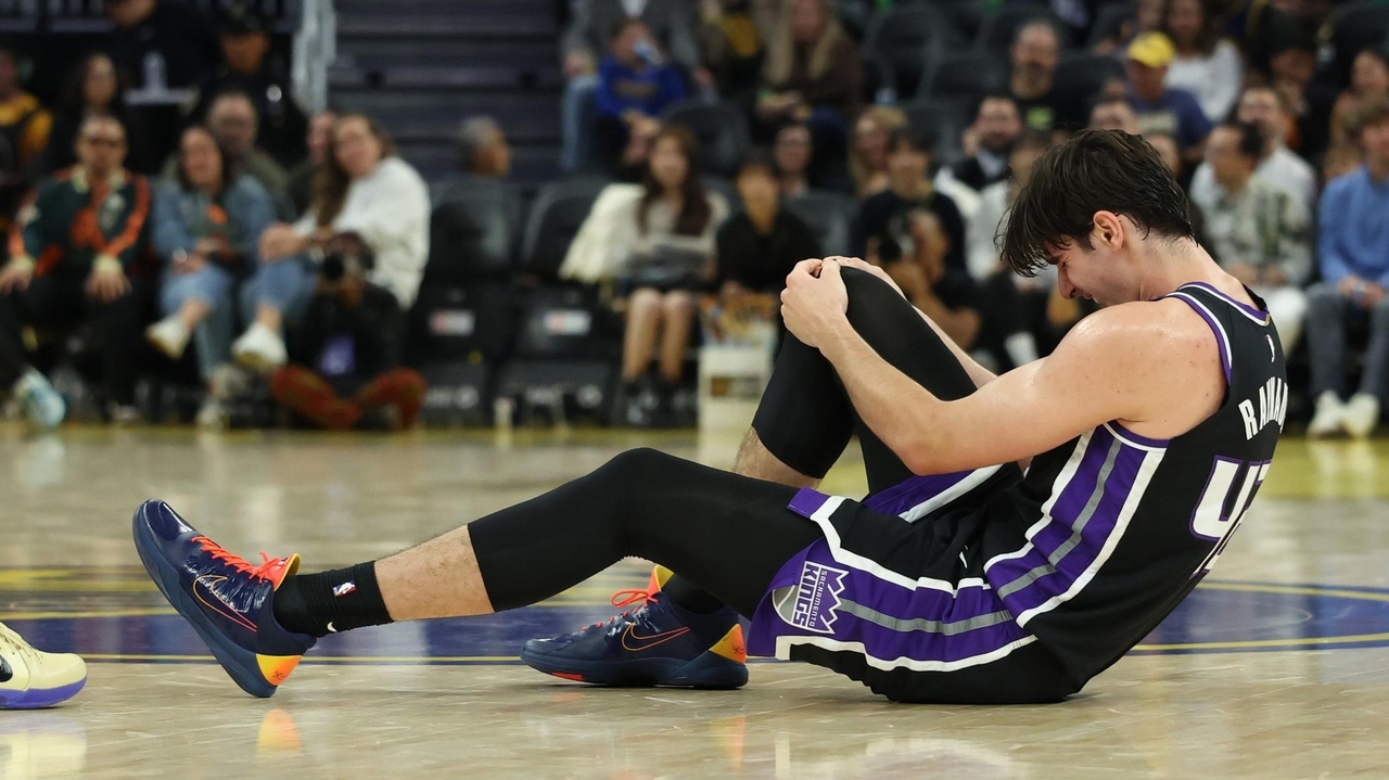 Kings center Maxime Raynaud taken off court in wheelchair after going ...
