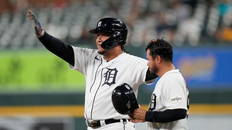 Opening Day recap: Tigers hold on, 3-2, thanks to Miguel Cabrera's