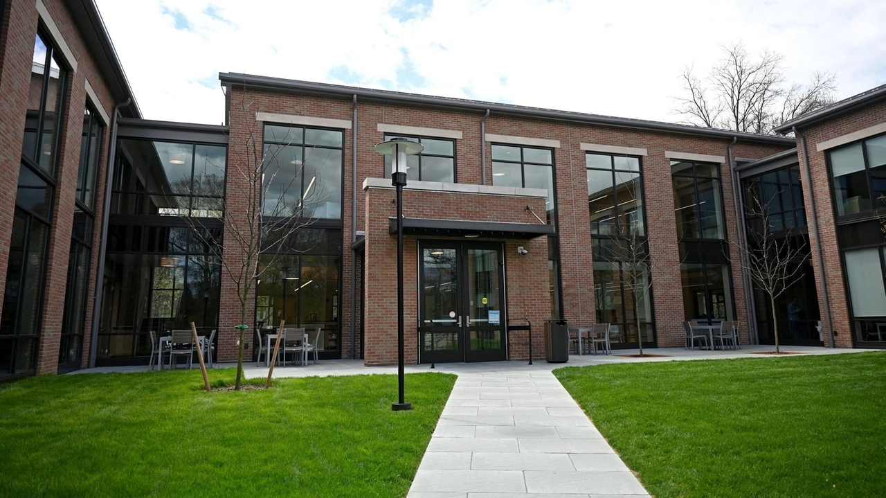 half-hollow-hills-library-names-temporary-director-while-seeking