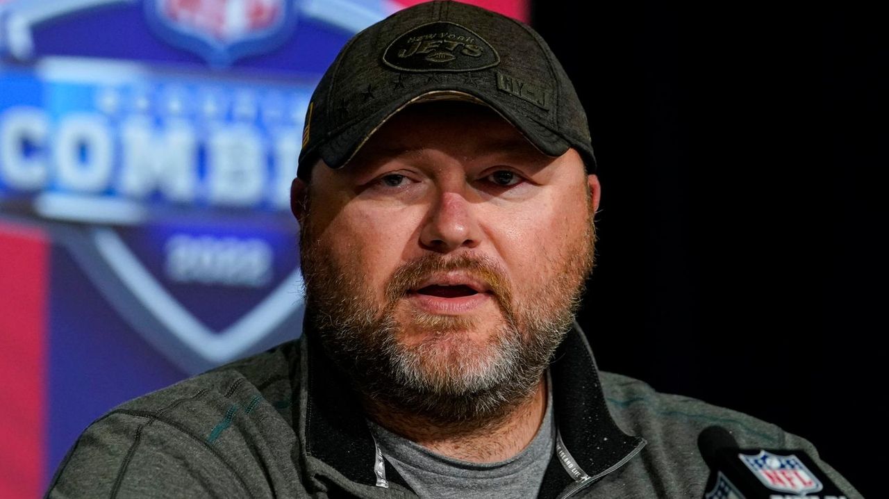 Jets GM Joe Douglas compliments new draft pick's mullet