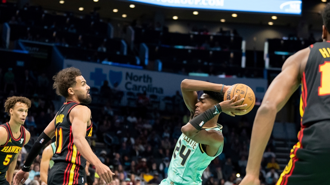 Jalen Johnson scores 20 points, Hawks hang on to beat Hornets 107-104