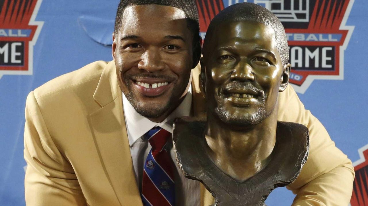 Michael Strahan Is Playing on a New Field - The New York Times