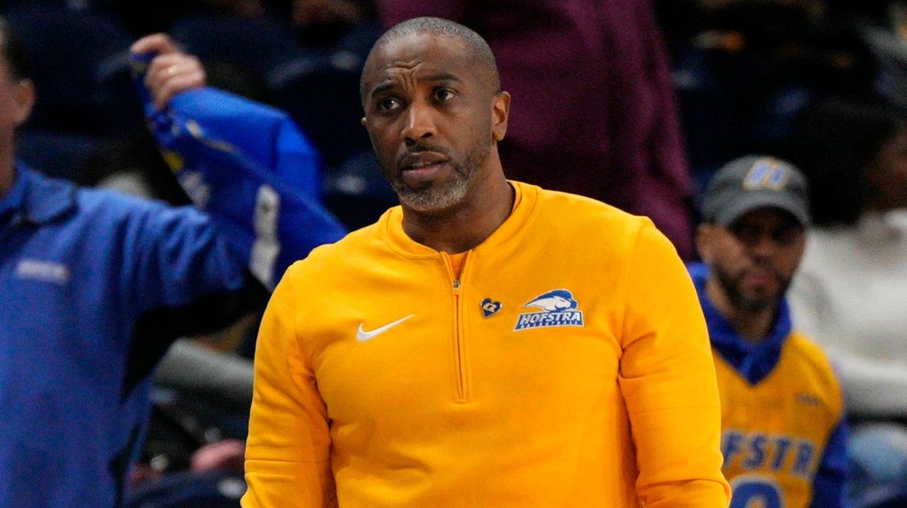 Claxton ready for challenge of getting Hofstra men's hoops team to mesh