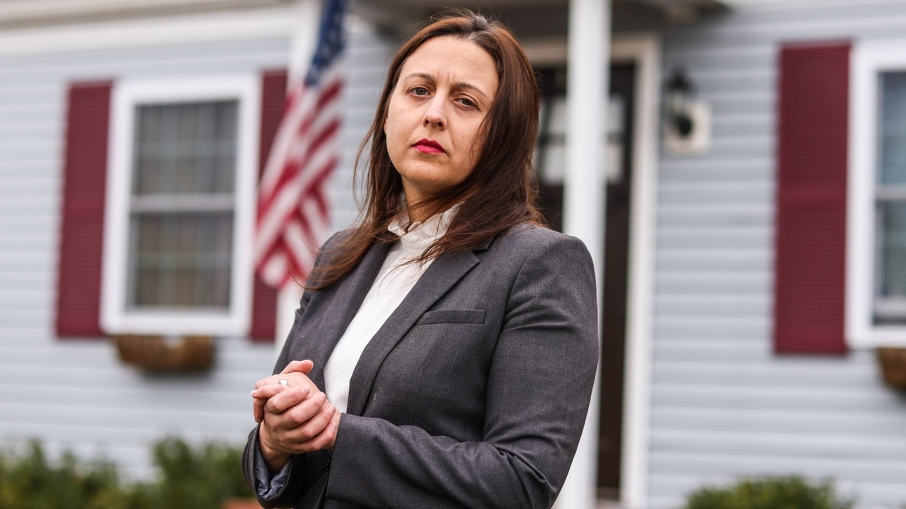 Suffolk ethics official resigns with $150,000 settlement - Newsday