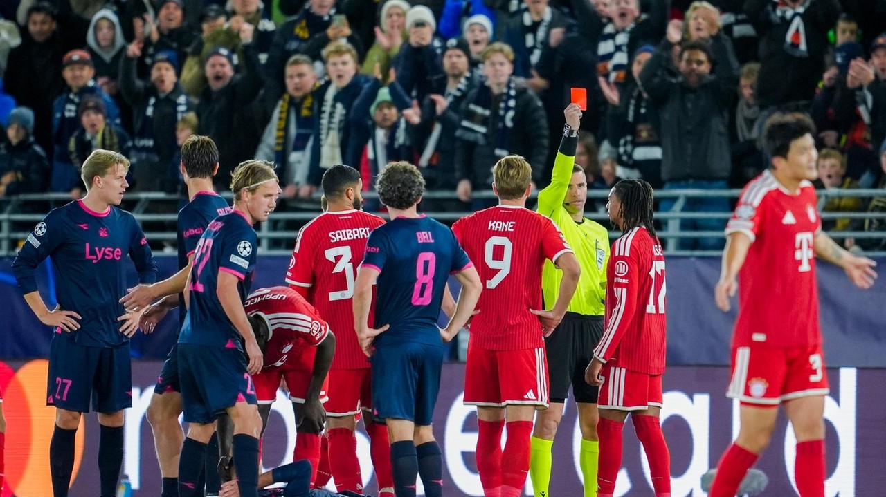 Bayern's Michael Olise sent off for 2 yellow cards within seconds in ...