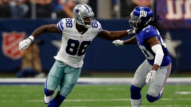 Dallas Cowboys wide receiver Dez Bryant (88) runs a pass...