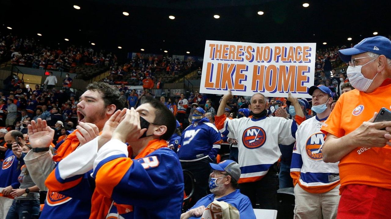 Jets Players Cheer On Islanders to Playoff Win vs. Penguins