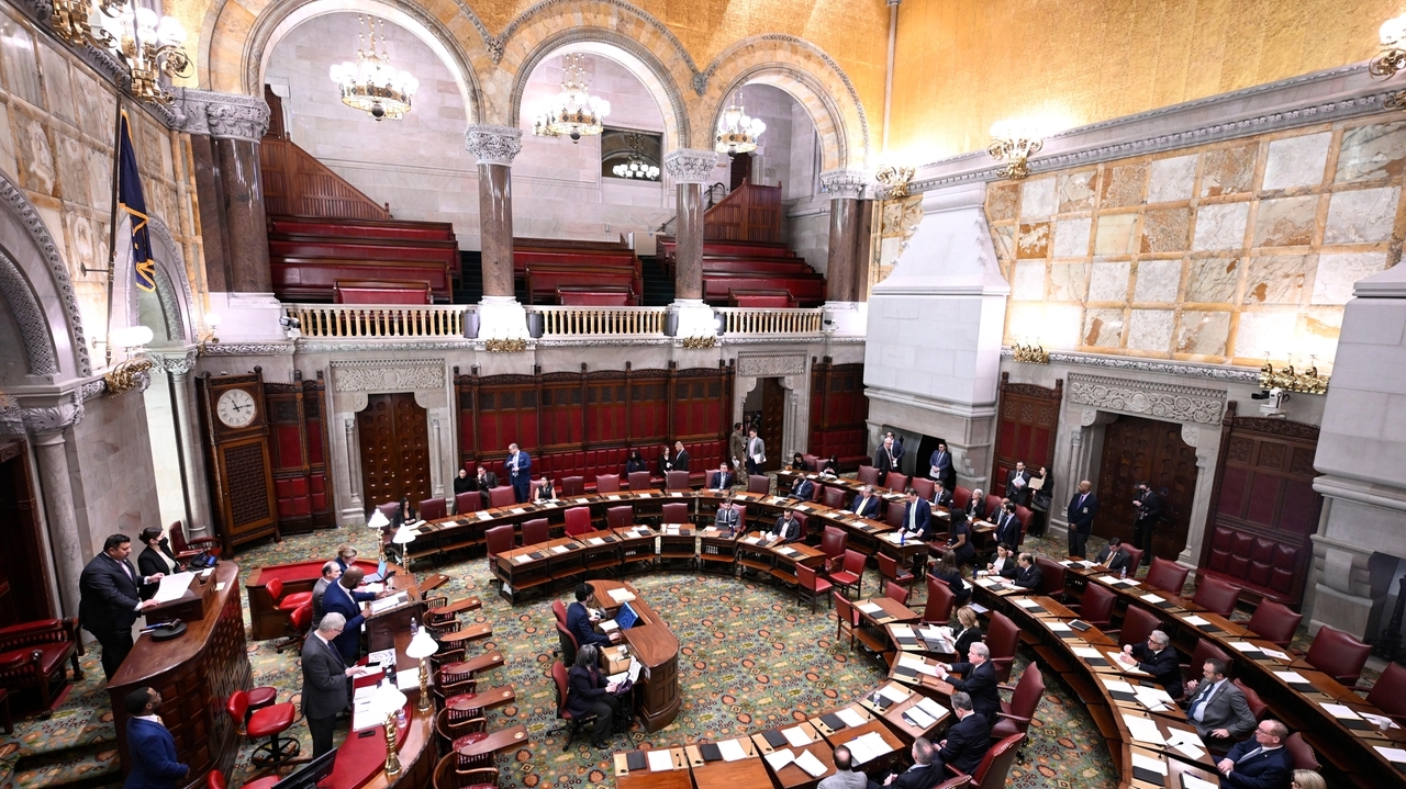 Hochul, legislature agree to extend state budget talks to April 10 - Vimarsana News