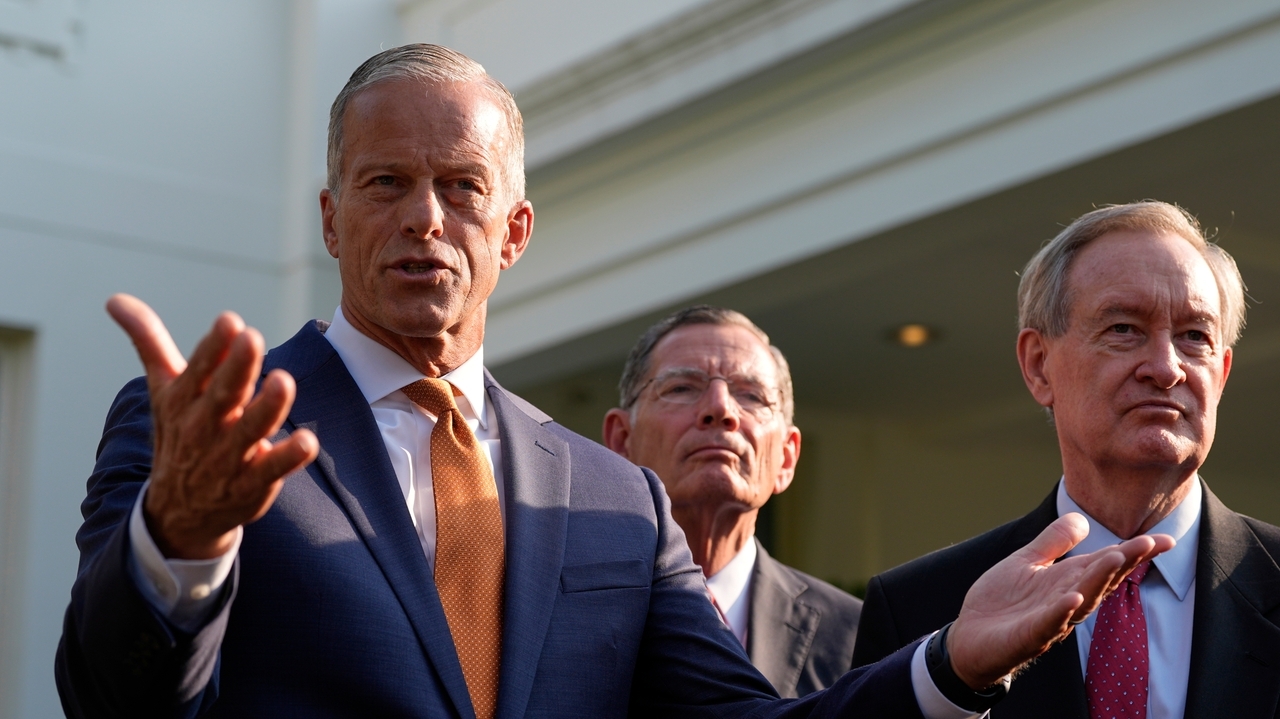 Trump tax bill will add $2.4 trillion to the deficit and leave 10.9 ...