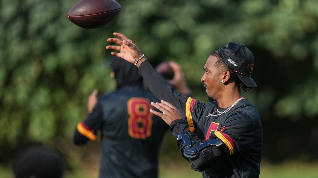 Daniels has chance to start for Commanders vs. Colts in London despite ...