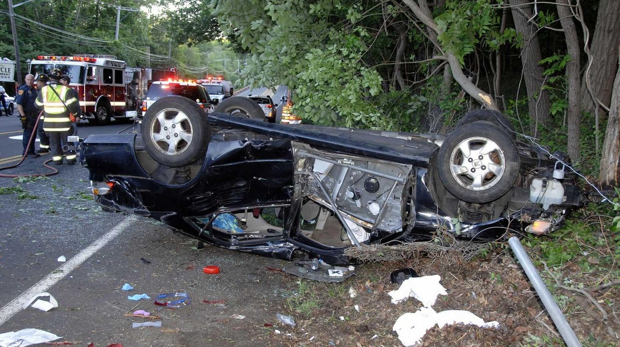 Driver critically hurt, passenger injured, in Smithtown crash, police
