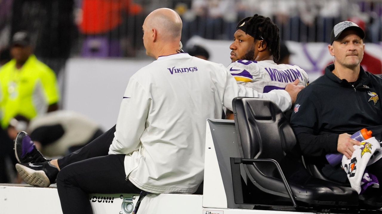 Vikings' injuries continue to mount with Hockenson, Wonnum out for the