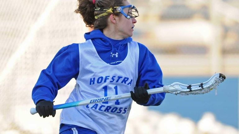 Hofstra University #11 Stephanie Rice heads upfield during NCAA women's...