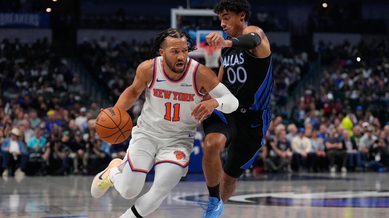 Knicks #39 Brunson returns against former team scores 28 in win over Mavs