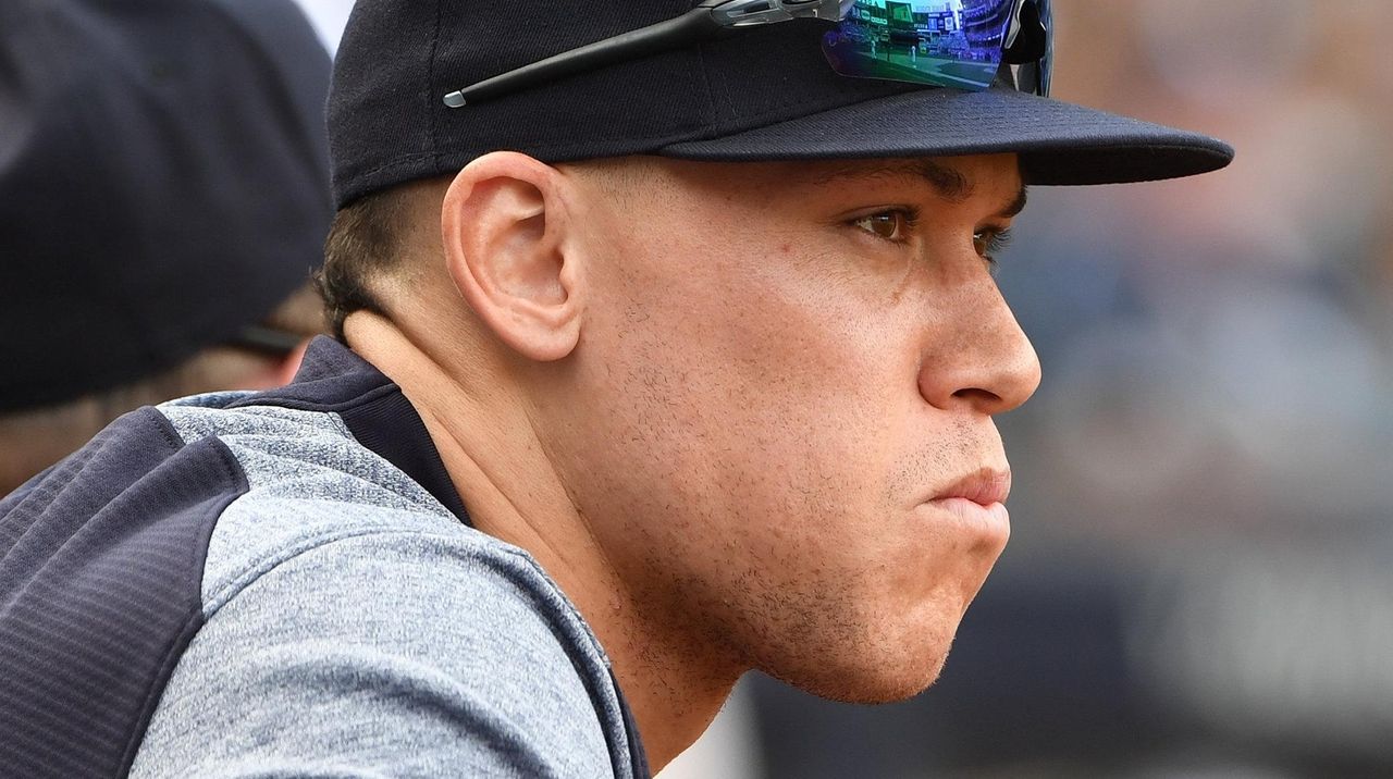 Aaron Judge begins taking cage swings off tee in his rehab