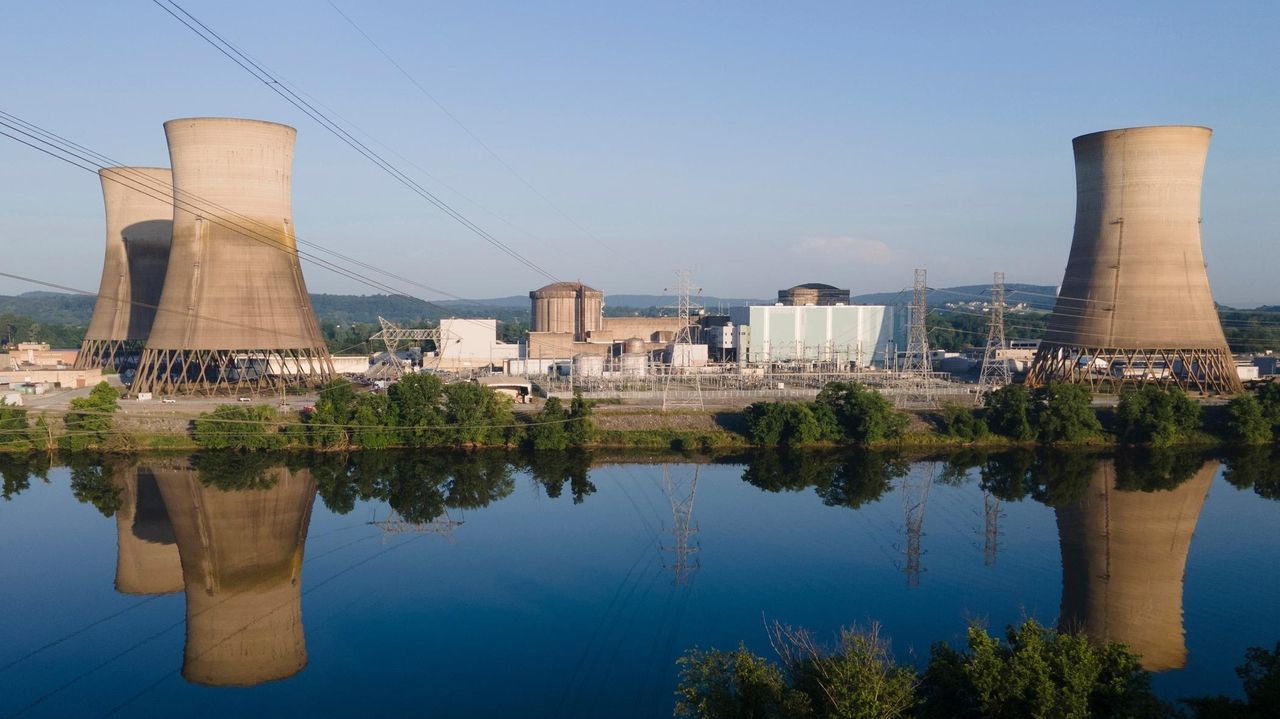 Energy Department loans $1B to help finance the restart of nuclear reactor on Three Mile Island