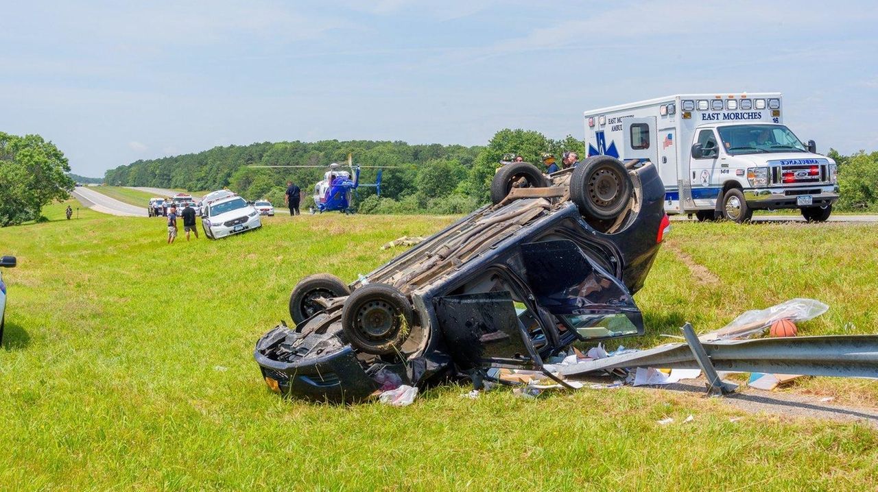 Sunrise Hwy. crash in Eastport hospitalizes 1, Suffolk police say - Newsday