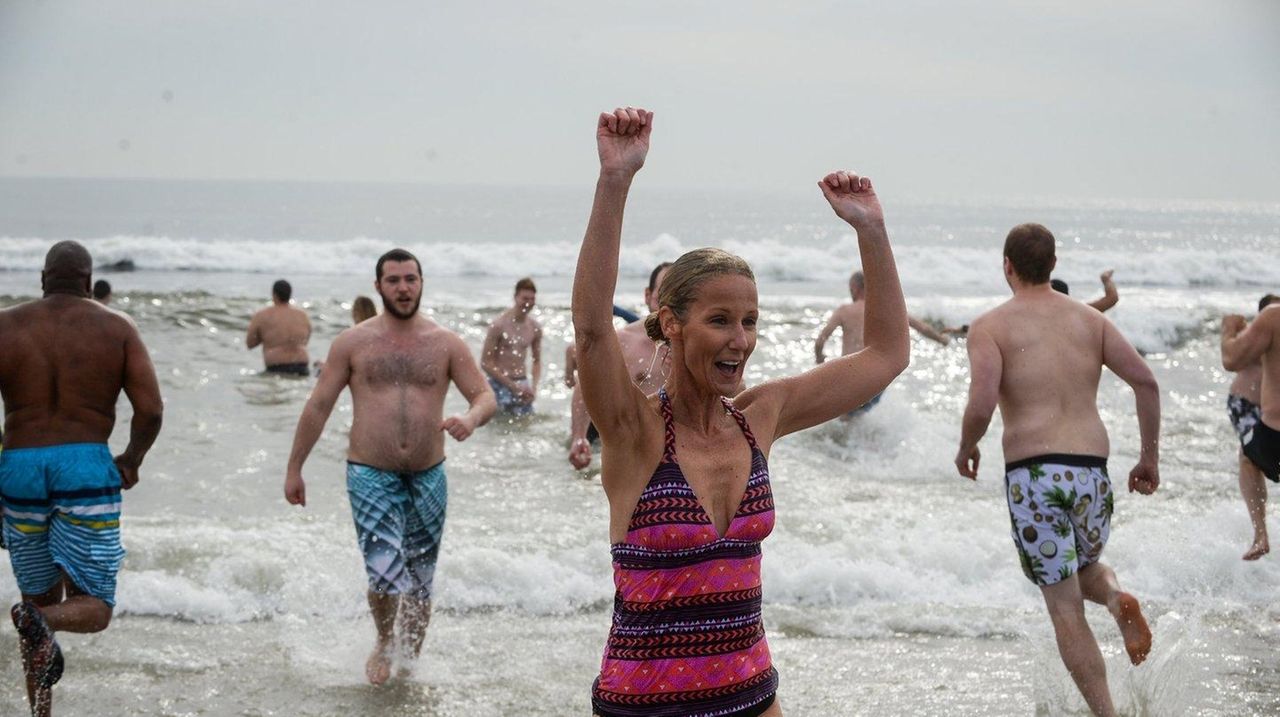 Long Beach Polar Bear plunge draws thousands for MakeAWish Foundation