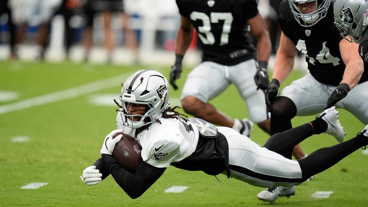 Jakobi Meyers requests trade from Raiders after contract talks stall, AP source says