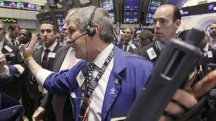 Traders at the NYSE