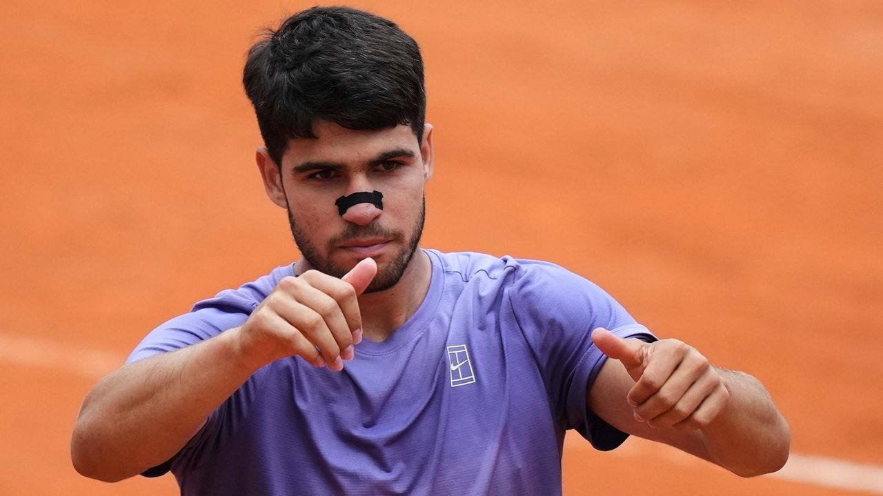Carlos Alcaraz avanza a cuartos de final en el Abierto de Italia tras vencer a Khachanov