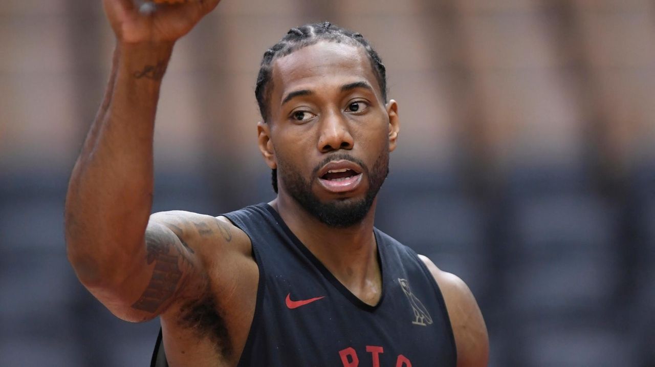 Kawhi Leonard confident he'll work out Spurs extension