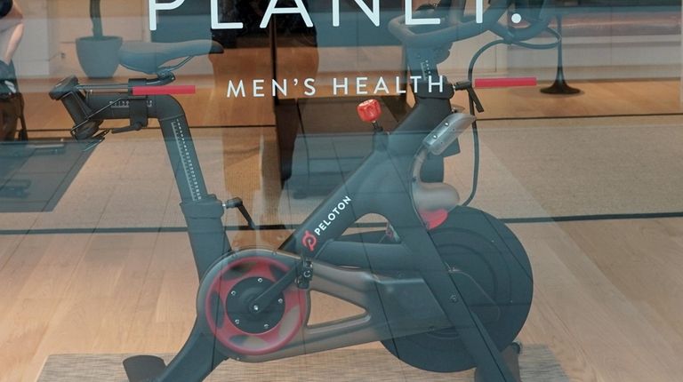 Retail Roundup: Peloton biking into Roosevelt Field mall with new store -  Newsday