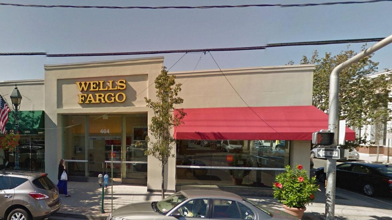 Wells Fargo Bank in Cedarhurst robbed at gunpoint, cops say Newsday