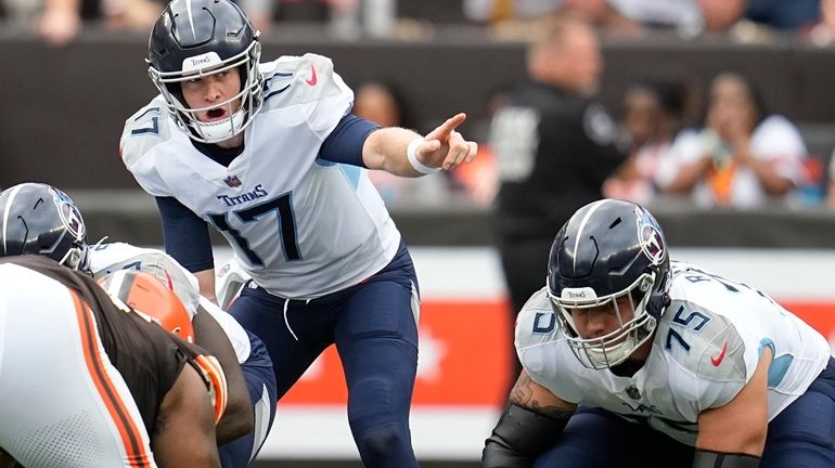 Tennessee Titans quarterback Ryan Tannehill (17) calls a play at...