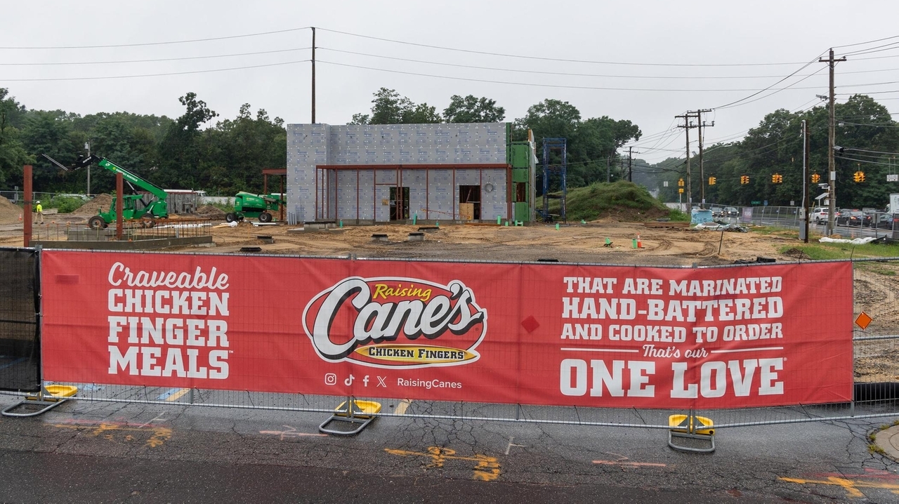 Chicken chain Raising Cane's prepping to open first Long Island eateries ...
