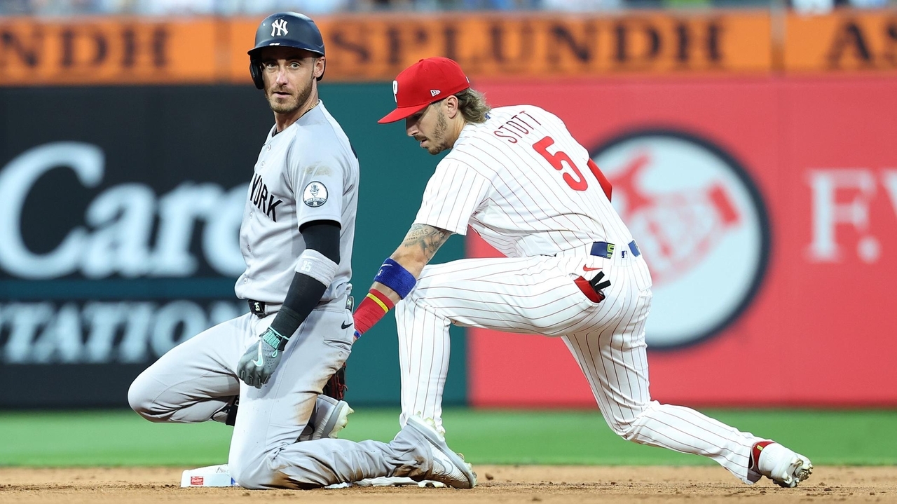 Cody Bellinger placed on injured list with left hamstring strain
