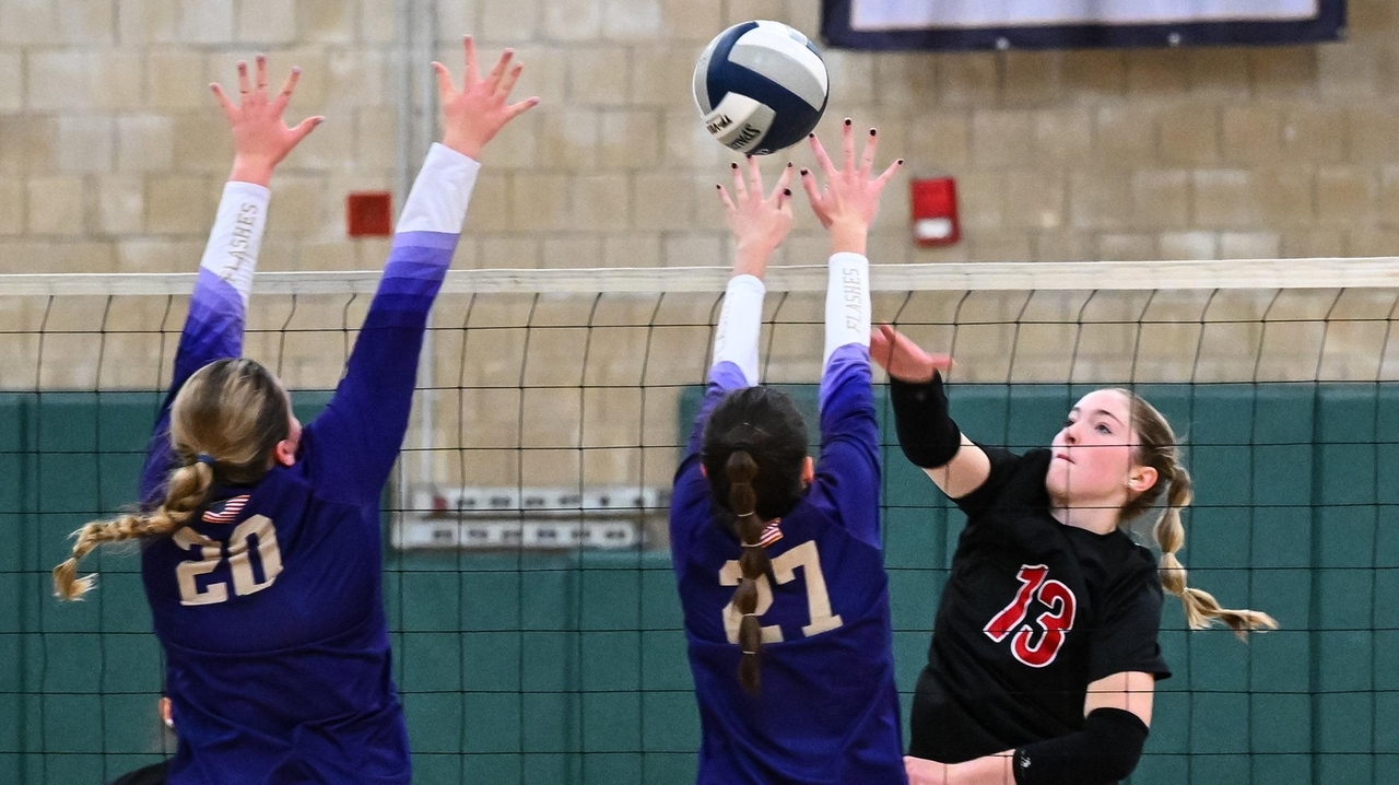 LI Class A girls volleyball final: Mineola vs. Sayville - Newsday