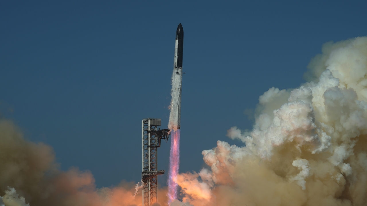 SpaceX shares rise even as company insiders get a chance to sell for ...