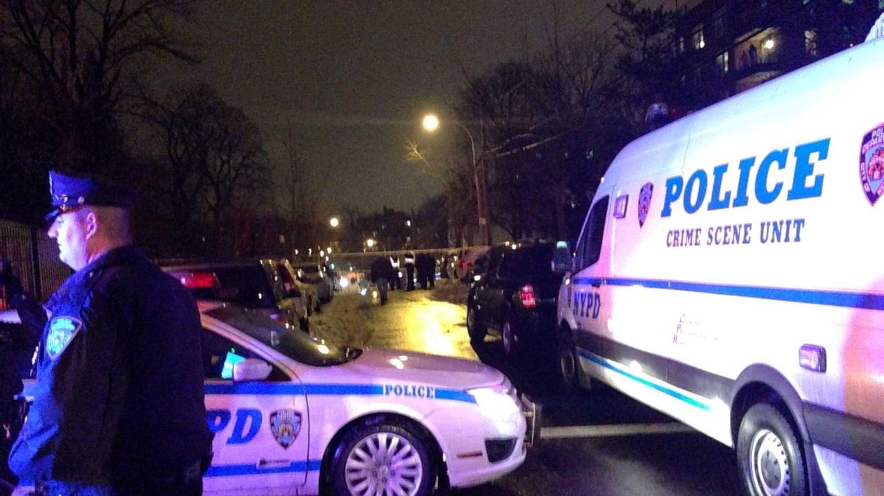 Police: Suspect rams car into Nassau cop in Queens - Newsday