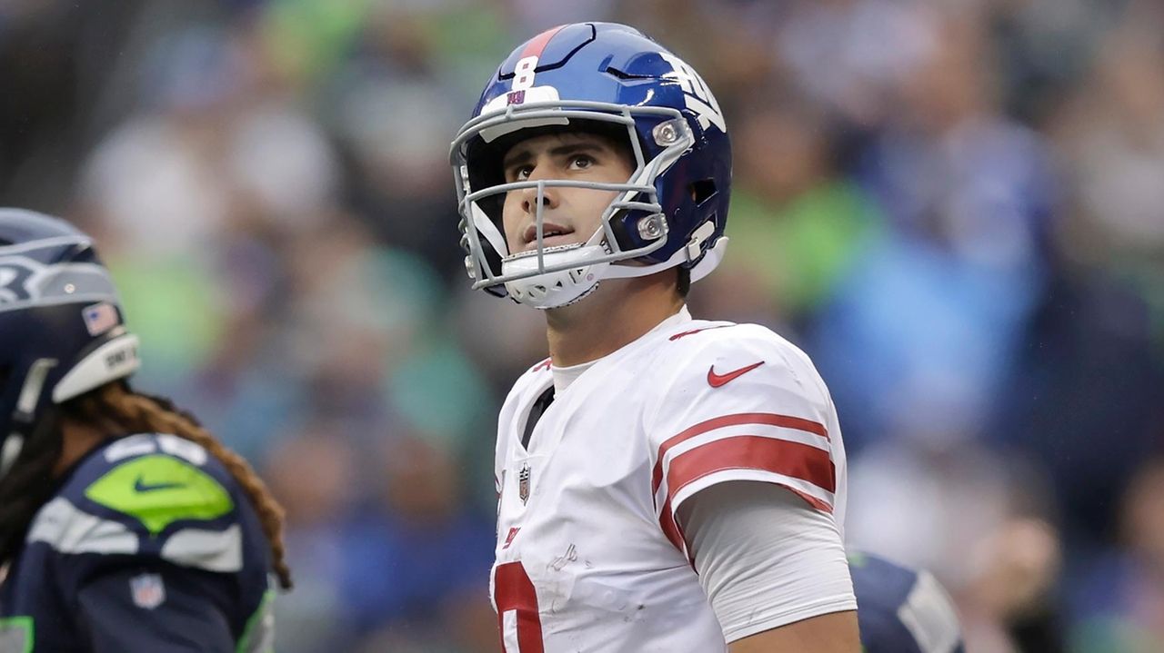 New York Giants quarterback Daniel Jones (8) reacts after throwing