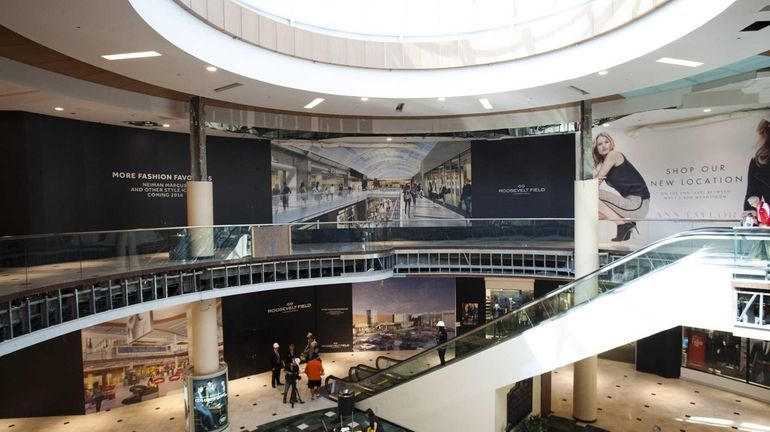 Under Simon, Roosevelt Field Can Survive Mall Closures: Experts