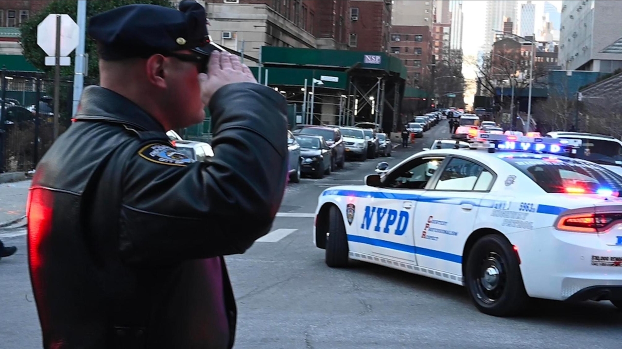 Second NYPD officer shot in Harlem has died - Newsday