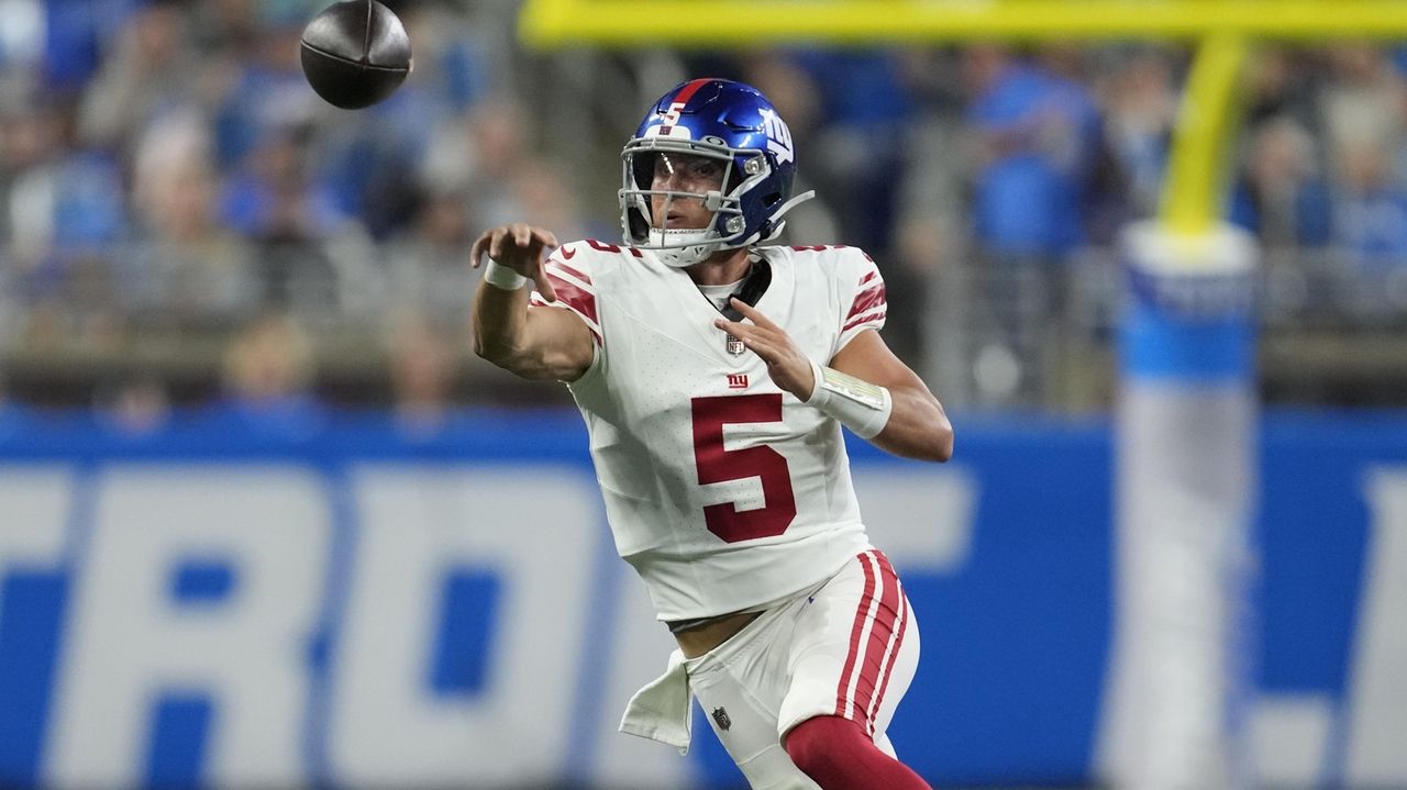 Giants QB Tommy DeVito thrills friends and family in first NFL start ...