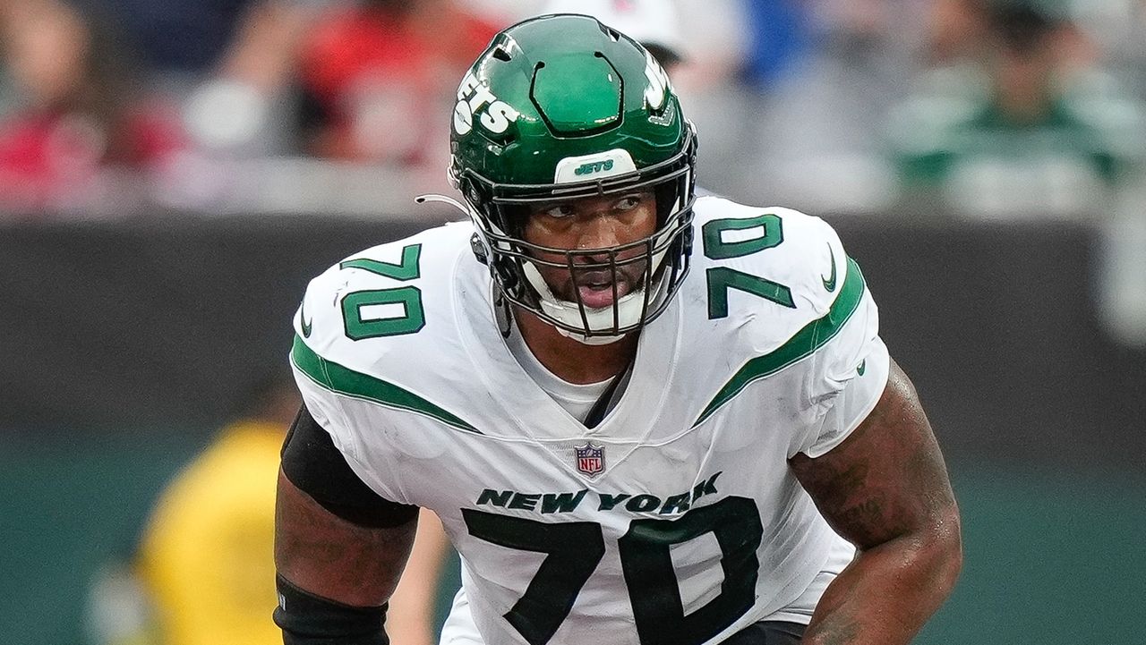 Jets sign tackle Cedric Ogbuehi to bolster struggling offensive line