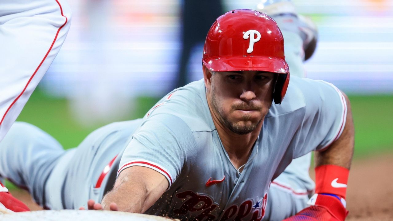 Phillies honor '93 team, end losing streak