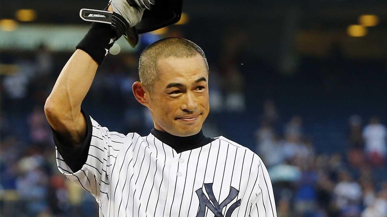 Ichiro Suzuki gets 3,000th career hit in major leagues