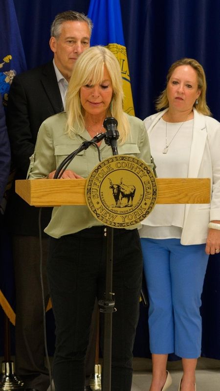 poOPIOID230825_photos