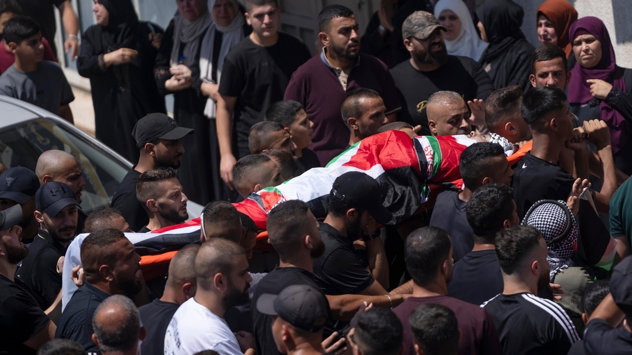 An Israeli army raid in the northern West Bank kills a Palestinian ...