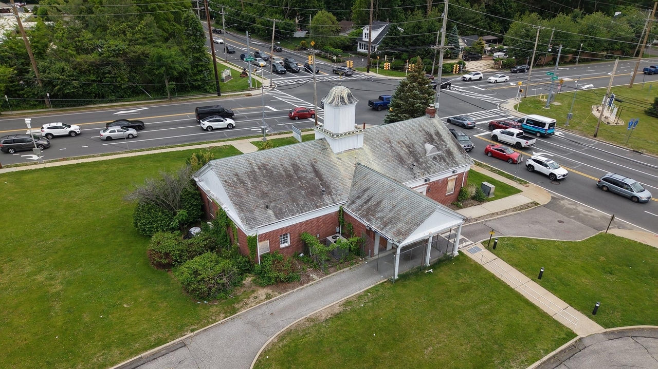 Residents pack Huntington Town Hall to oppose McDonald's proposal in Greenlawn